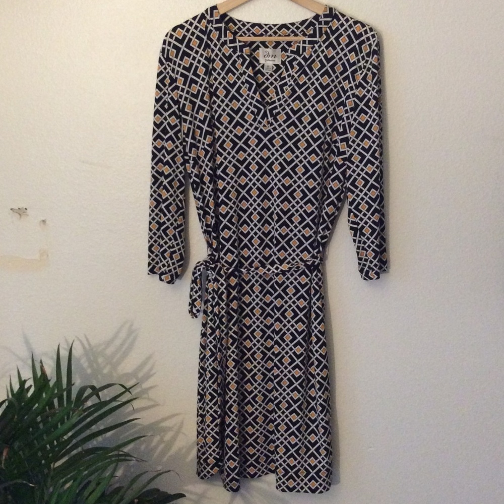 DM Collection V Neck 3/4 Sleeve Dress